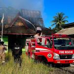 Kantor Perusda di Natuna Terbakar, Petugas Gabungan Lakukan Pemadaman
