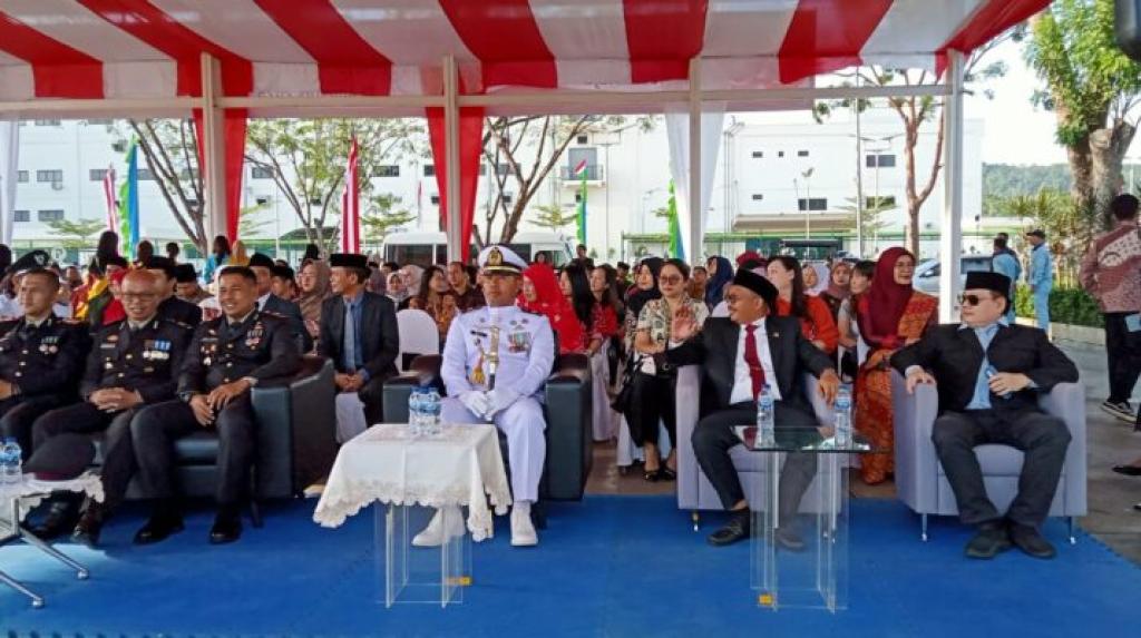 Semangat Nasionalisme, Sekretaris DPRD Komisi I Batam Bersama Pekerja Hadiri Upacara HUT RI ke-80 di Batamindo