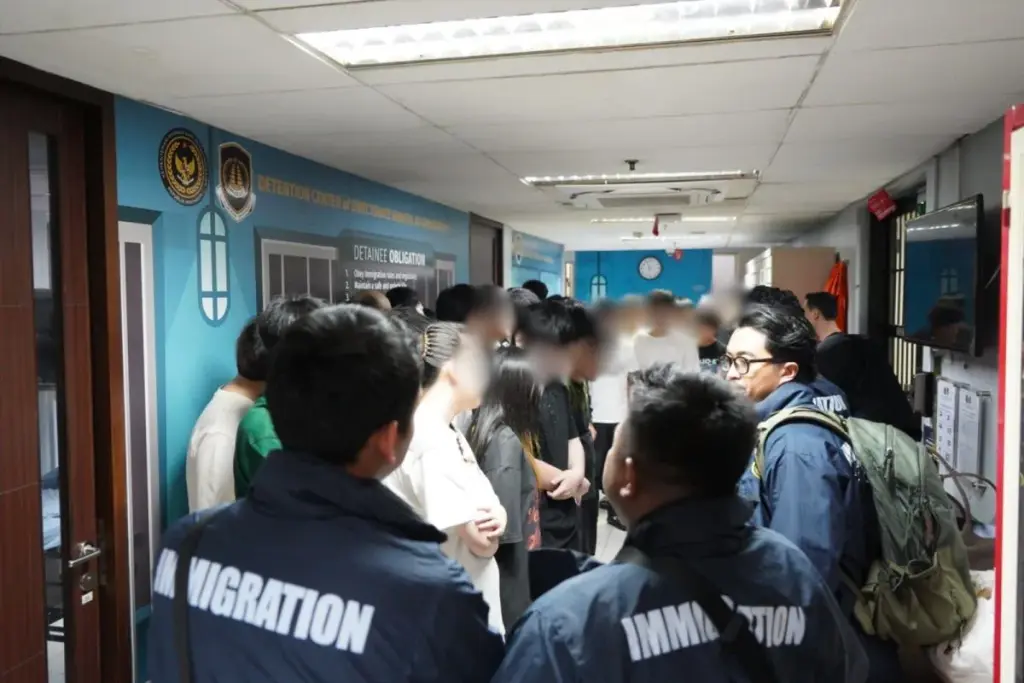 Imigrasi Deportasi dan Tangkal Seumur Hidup 92 WN Tiongkok Pelaku Penipuan Investasi Daring di Batam
