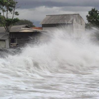 Waspada! Cuaca Ekstrem Landa Kepri di Hari Ketiga Lebaran