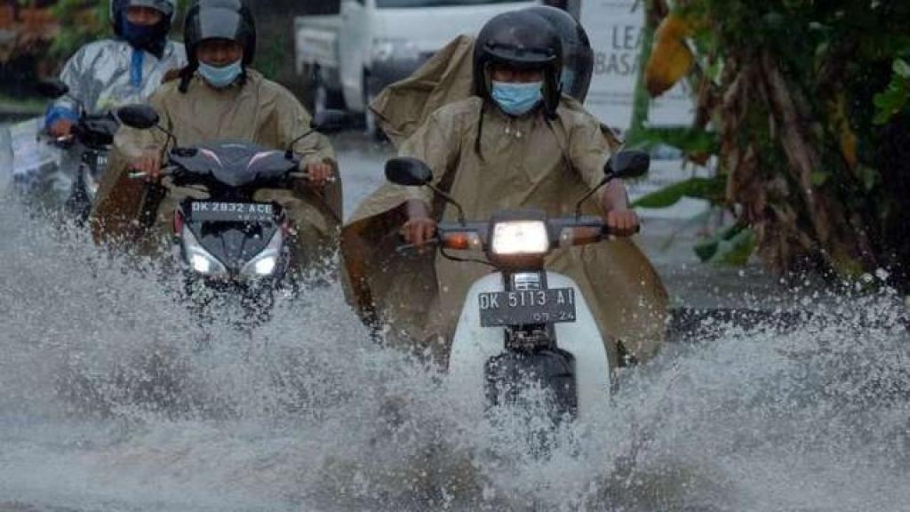 Peringatan BMKG: Hujan dan Petir Berpotensi Landa Kepri, Gelombang Laut Meninggi