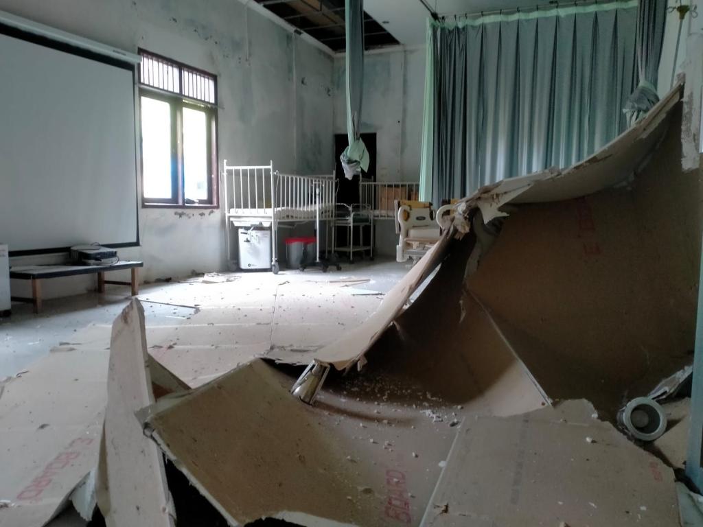 Plafon Ruang Rawat Inap Puskesmas Kelarik Runtuh