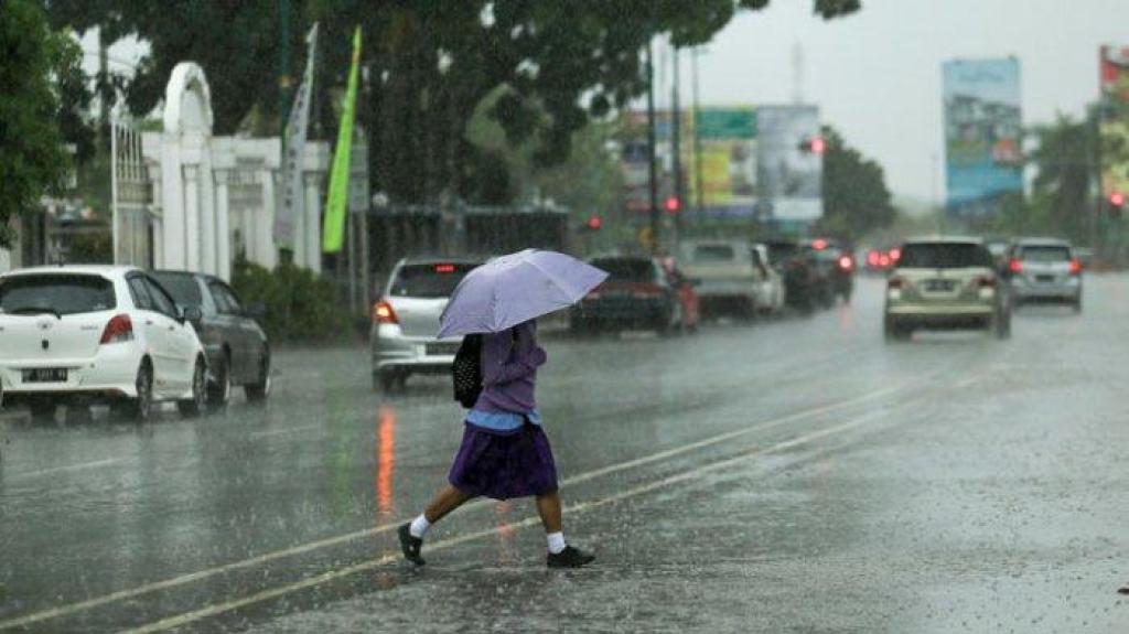 Peringatan Dini BMKG: Hujan Lebat dan Angin Kencang Ancam Kepri Hari ini
