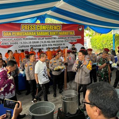 Luar Biasa, Dalam Waktu 1 Bulan, Polda Riau Berhasil Sita 76,65 kg Sabu dan 30.040 Butir Ekstasi dari 270 Tersangka
