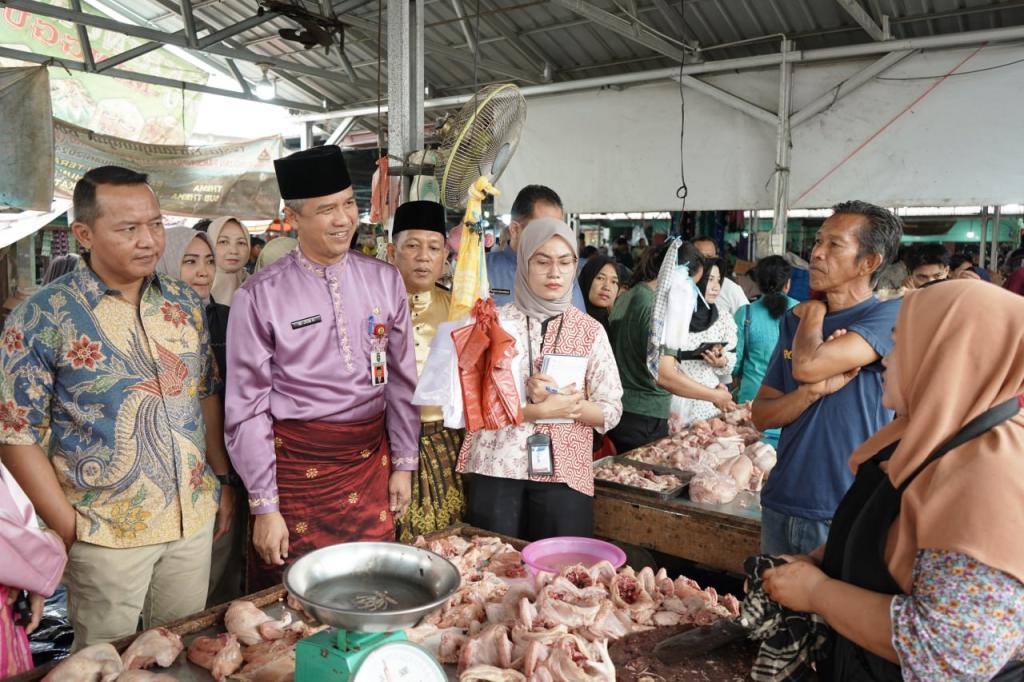 Pemprov Riau Sidak Pasar Jelang Ramadan, Harga Telur dan Ayam Naik