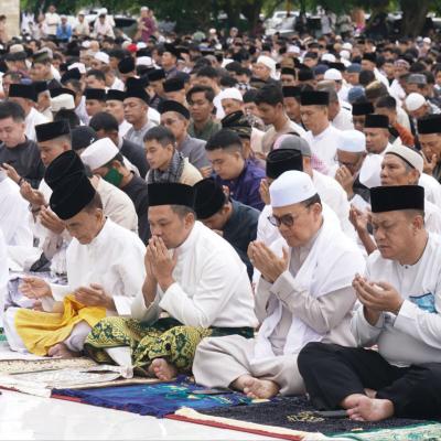 Ribuan Jemaah Padati Masjid Raya Annur Riau untuk Salat Idulfitri 1446 H