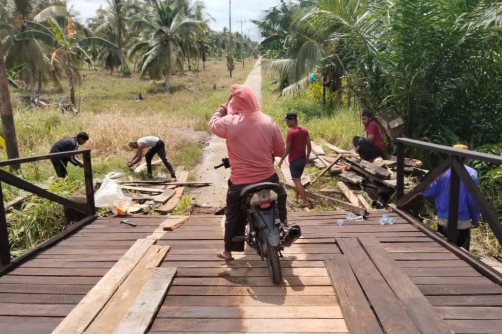 Jembatan Parit Gading di Inhil Rampung Dibangun Ulang
