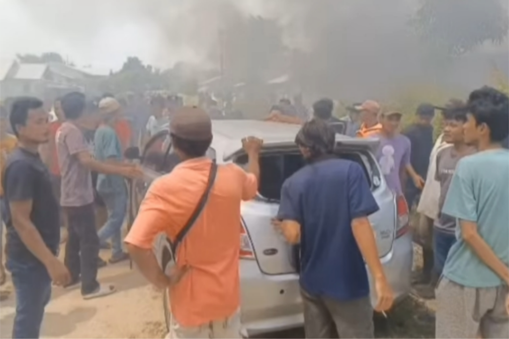 Kecewa dengan Sikap Perusahaan, Aksi Warga Tumang Berujung Pembakaran Rumah dan Kendaraan Perusahaan