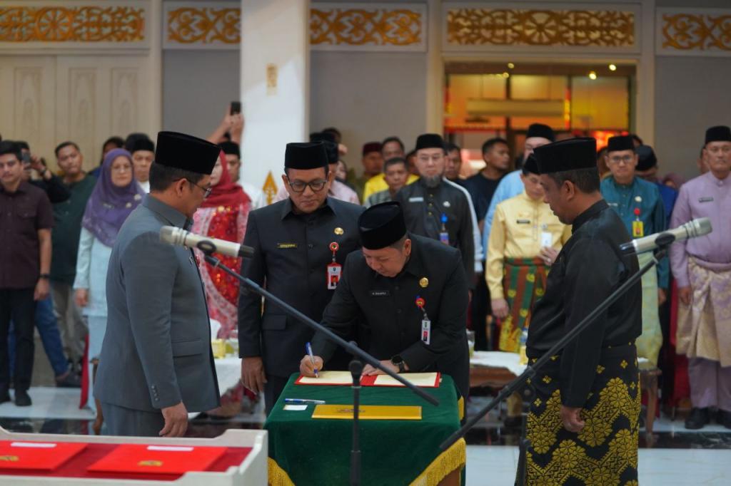 Lantik 19 Pejabat, Sekdaprov Riau Tegaskan Penunjukan Berdasarkan Evaluasi Prestasi