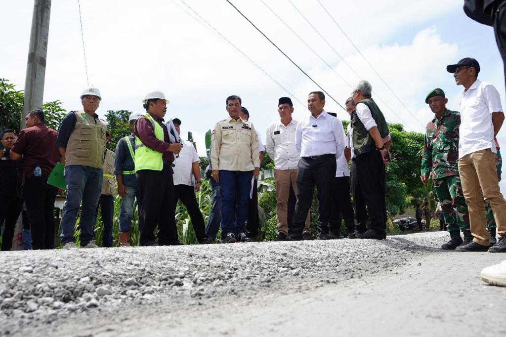 Gubri Abdul Wahid Tinjau Pengerjaan Jalan Selensen-Kota Baru-Bagan Jaya