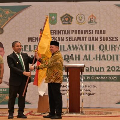 Lepas Kafilah STQH, Gubernur Wahid Janjikan Bonus Bagi Pemenang Seleksi
