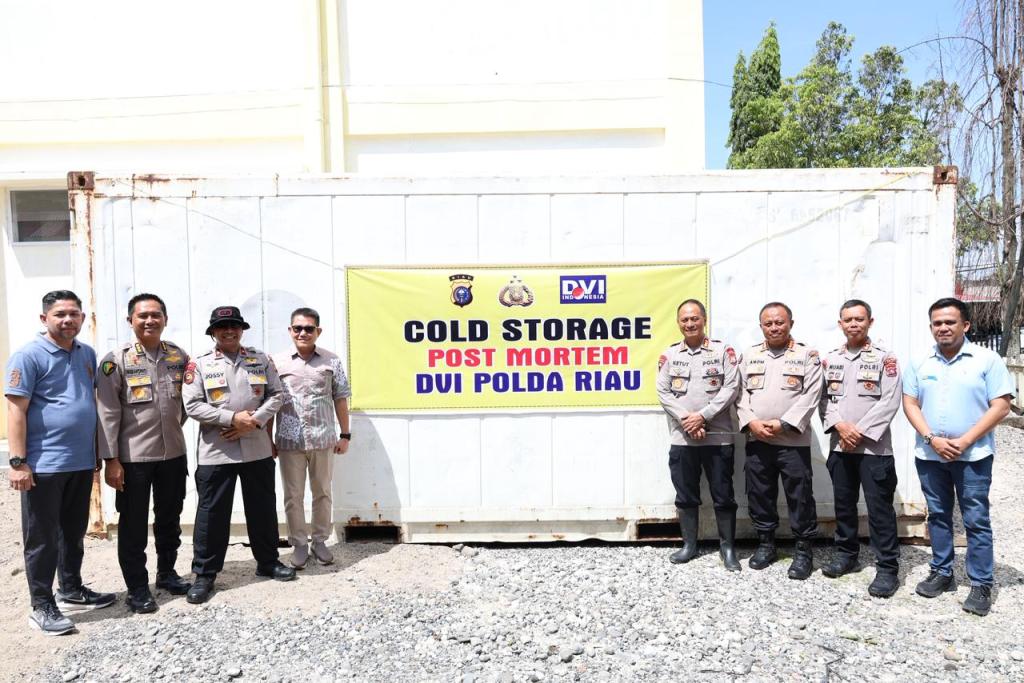 Wakapolda Riau Serahkan Bantuan Peti Pendingin Jenazah ke RSUD Lubuk Basung Agam