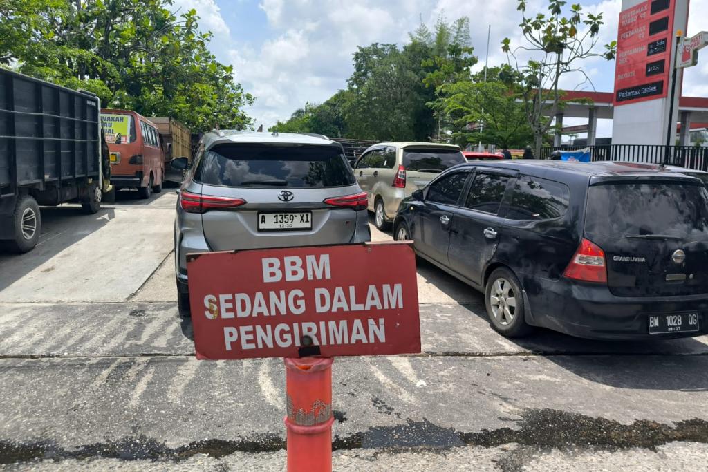 Antrean Panjang BBM Kembali Terjadi di Pekanbaru, Warga Keluhkan Stok Tersendat