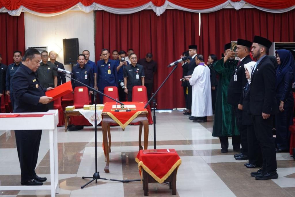 Plt Gubri Lantik 77 Kepala Sekolah SMA/SMK dan SLB Negeri, Ini Daftarnya