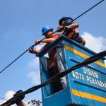 Rusak Keindahan Kota, Wako Agung Nugroho Turun Langsung Tertibkan Kabel Fiber Optik