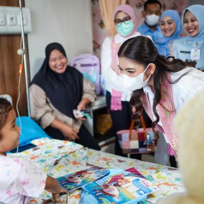 Selvi Gibran Tekankan Pentingnya Sosialisasi Imunisasi Saat Kunjungi RSUD Arifin Achmad