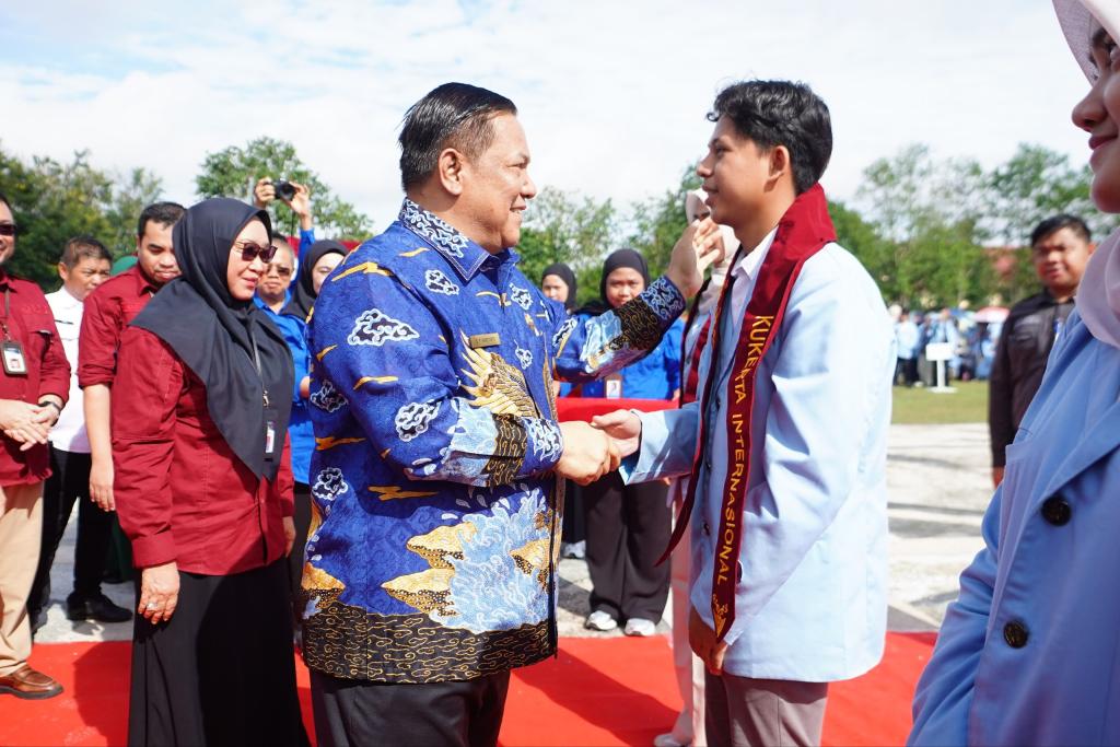 Lepas 4.050 Mahasiswa Unri Jalani Kukerta, Ini Harapan SF Hariyanto