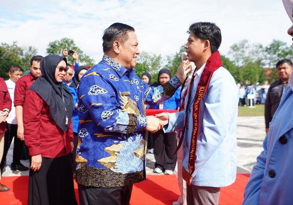 Lepas 4.050 Mahasiswa Unri Jalani Kukerta, Ini Harapan SF Hariyanto