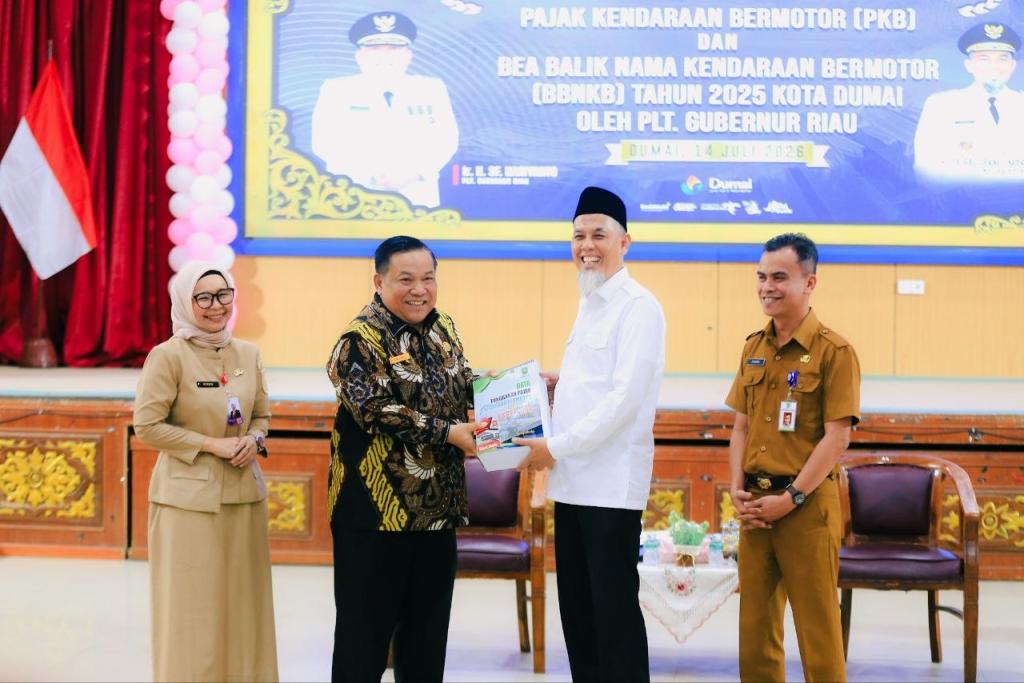 Pemprov Riau Serahkan Data 98 Ribu Kendaraan Penunggak Pajak ke Pemko Dumai