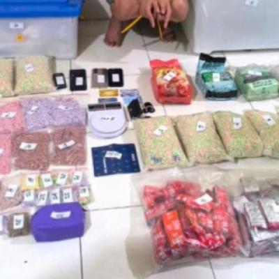 Polda Riau Gerebek Gudang Narkoba di Pekanbaru, Sita 4 Kg Sabu dan Puluhan Ribu Pil Ekstasi