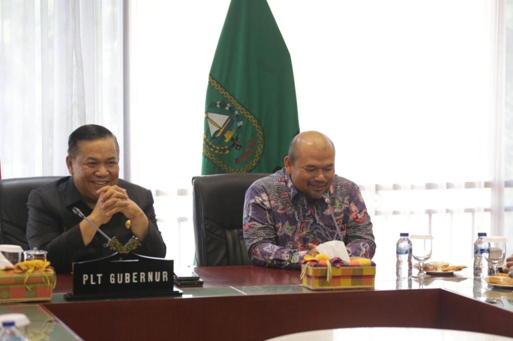 Plt Gubernur Riau Minta PHR Salurkan CSR untuk Perbaikan Jalan Rusak