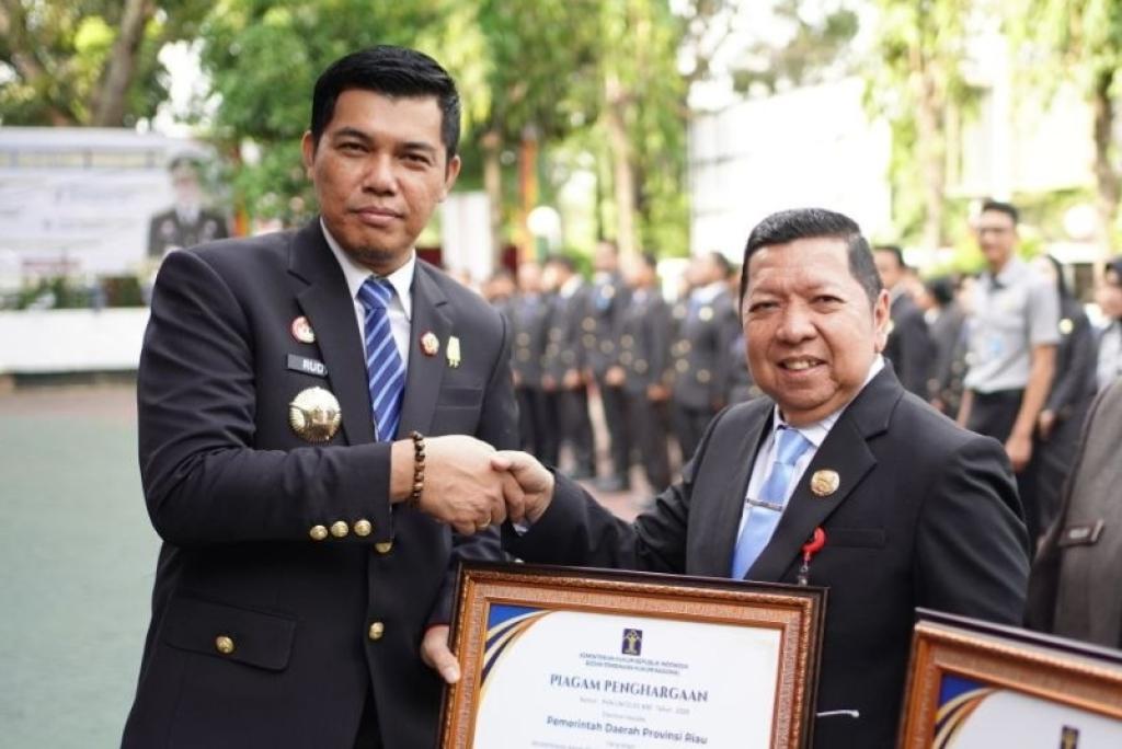 Pemprov Riau Terima penghargaan Indeks Reformasi Hukum