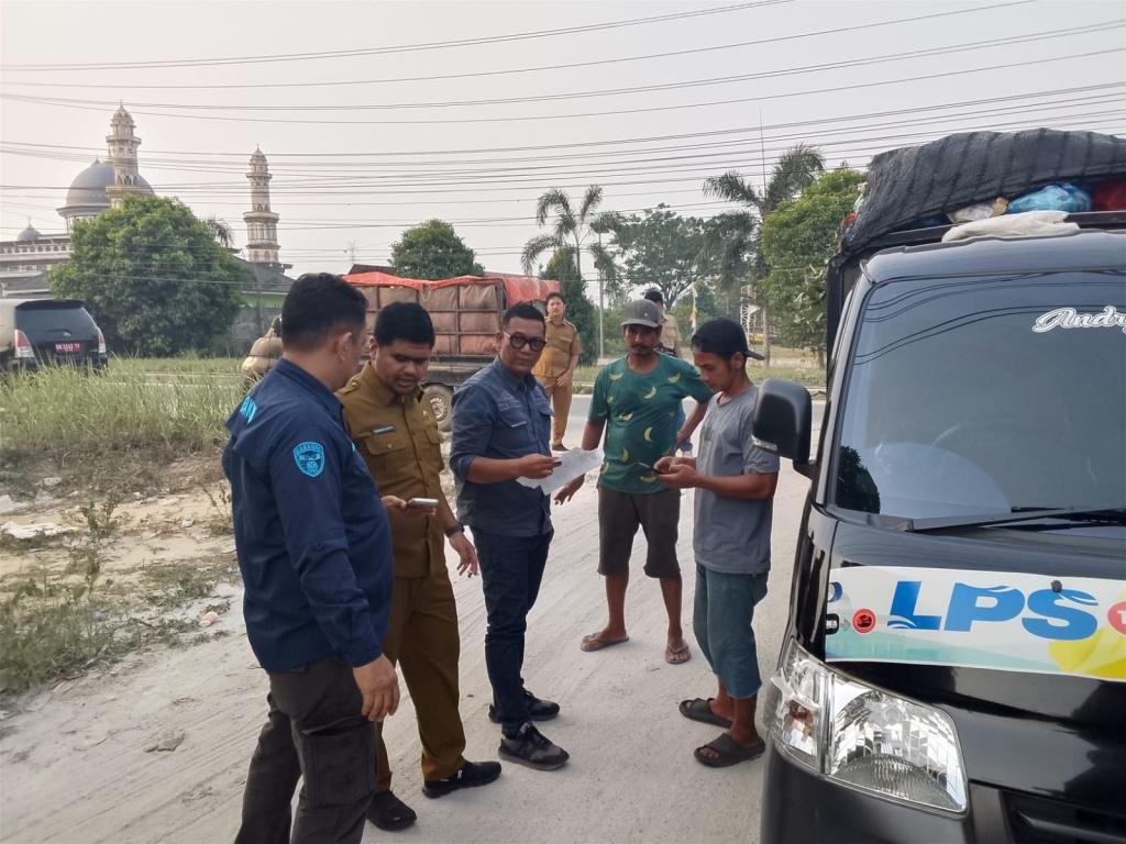 DLHK Pekanbaru Amankan Tiga Truk Sampah Tanpa Izin di Trans Depo Air Hitam
