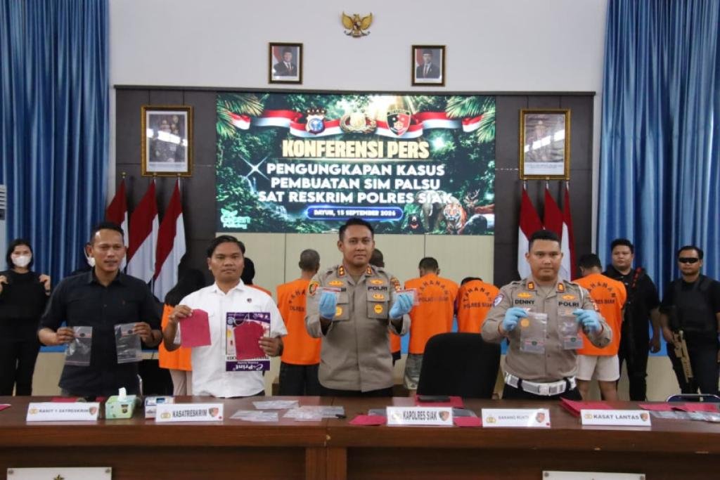 Polres Siak Bongkar Sindikat Pemalsuan SIM, Delapan Orang Ditangkap