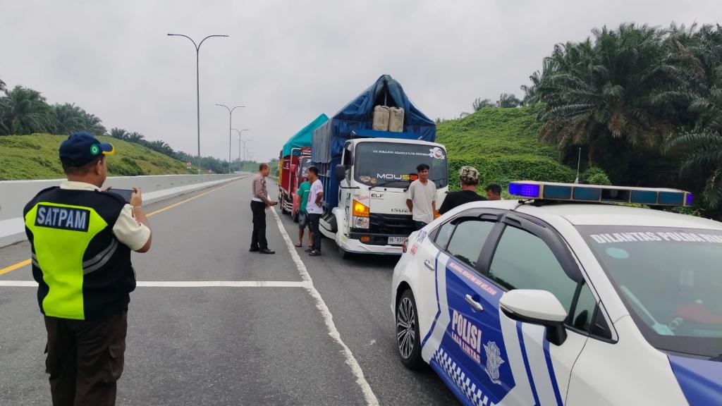 Polisi Kejar Terduga Pelaku Pengeroyokan Sopir Truk di Tol Permai