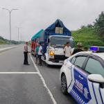 Polisi Kejar Terduga Pelaku Pengeroyokan Sopir Truk di Tol Permai