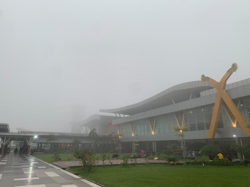 Kabut Tebal Ganggu Penerbangan di Bandara Pekanbaru, 12 Jadwal Tertunda