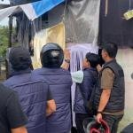 Polda Riau Hancurkan Gubuk Diduga Lokasi Transaksi Sabu di Pekanbaru