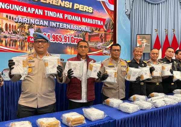 Polda Riau Sita 35 Kg Sabu, Lima Tersangka Ditangkap hingga Sumbar