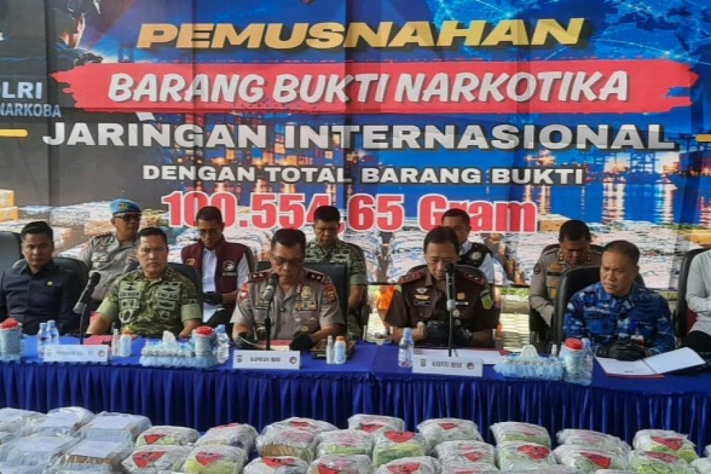 Polda Riau Musnahkan 100 Kg Narkotika, 10 Tersangka Ditangkap