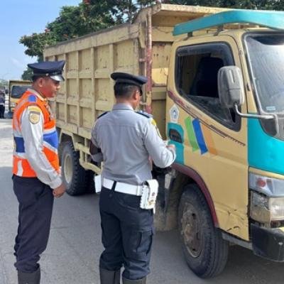 Razia Gabungan di Pekanbaru: 40 Kendaraan Ditilang, Fokus pada Truk ODOL dan Kendaraan Tidak Layak Jalan