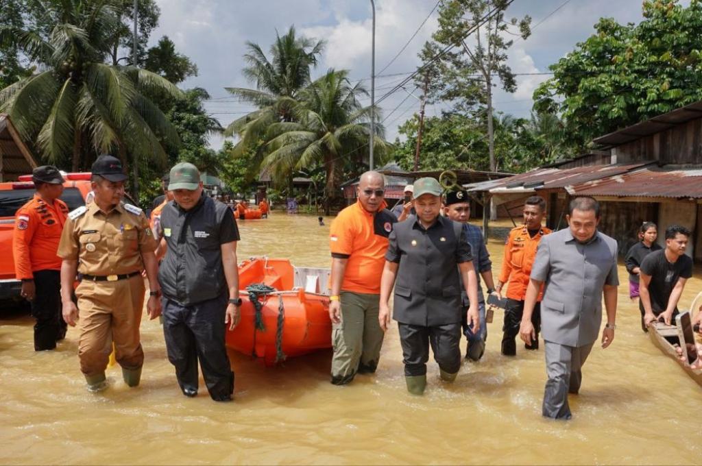 Pemprov Riau Siapkan 14.700 Kg Beras dan Buka Dapur Umum untuk Warga Terdampak Banjir