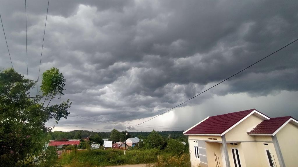 BMKG Peringatkan Potensi Hujan Lokal dan Angin Kencang di Kepulauan Riau Hari Ini