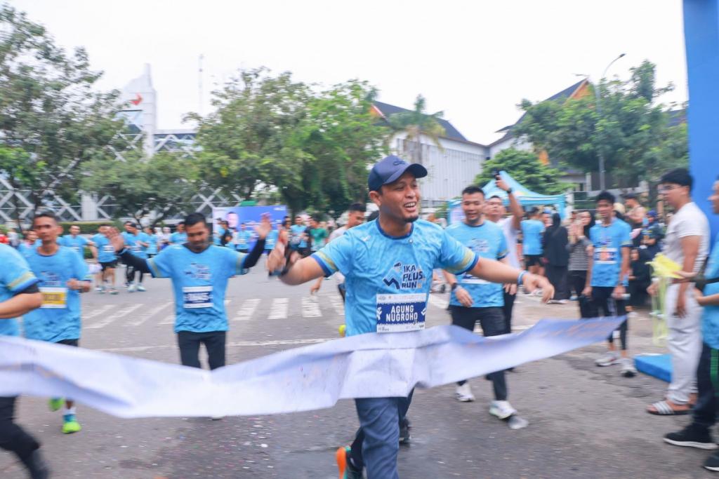 Walikota Pekanbaru dan Wakil Ikut Ajang Lomba Lari IKA SMAN Plus