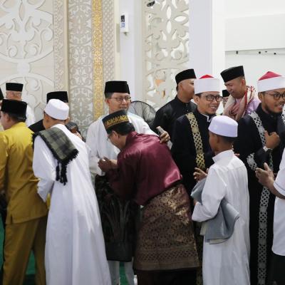 Shalat Idul Adha di Mesjid Sultan, Walikota Batam Ajak Warga Perkuat Rasa Kebersamaan