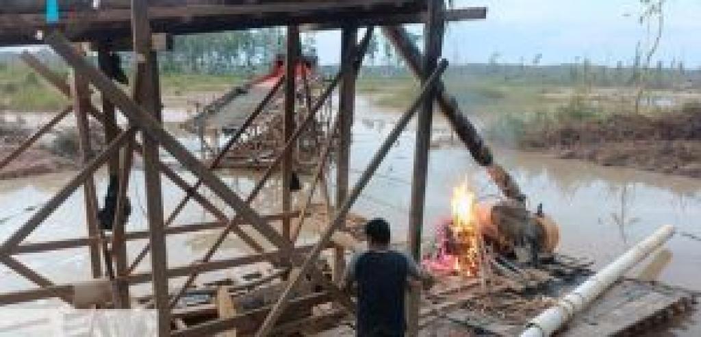 Polsek Kuantan Hilir Gencar Berantas Penambangan Emas Tanpa Izin, 3 Rakit Dimusnahkan