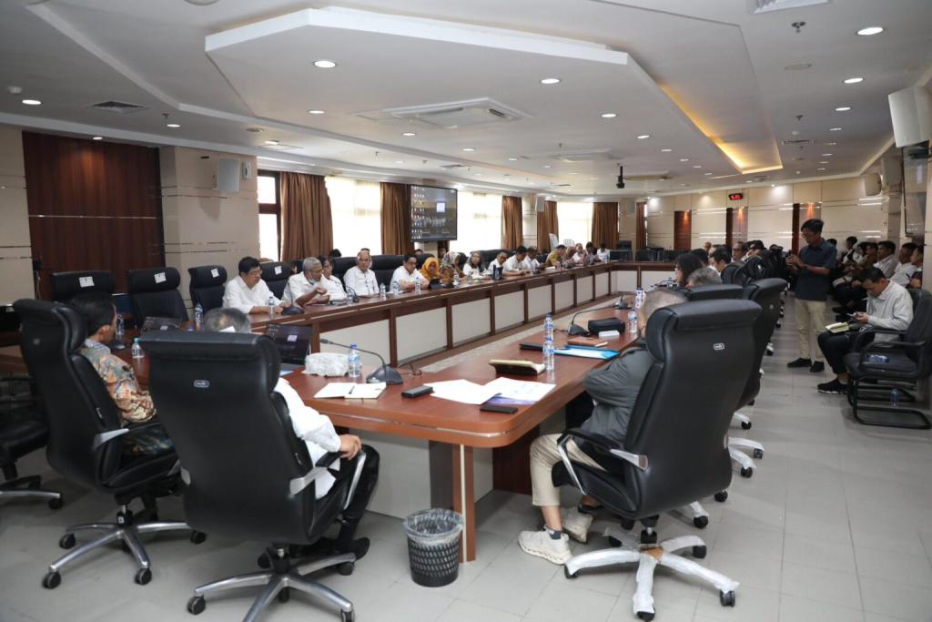 Ambil Langkah Cepat, Pemko Batam Bentuk Tim Menindaklanjuti 𝐏𝐏 𝟐𝟖/𝟐𝟎𝟐𝟓 𝐝𝐚𝐧 𝐏𝐏 𝟐𝟓/𝟐𝟎𝟎𝟎