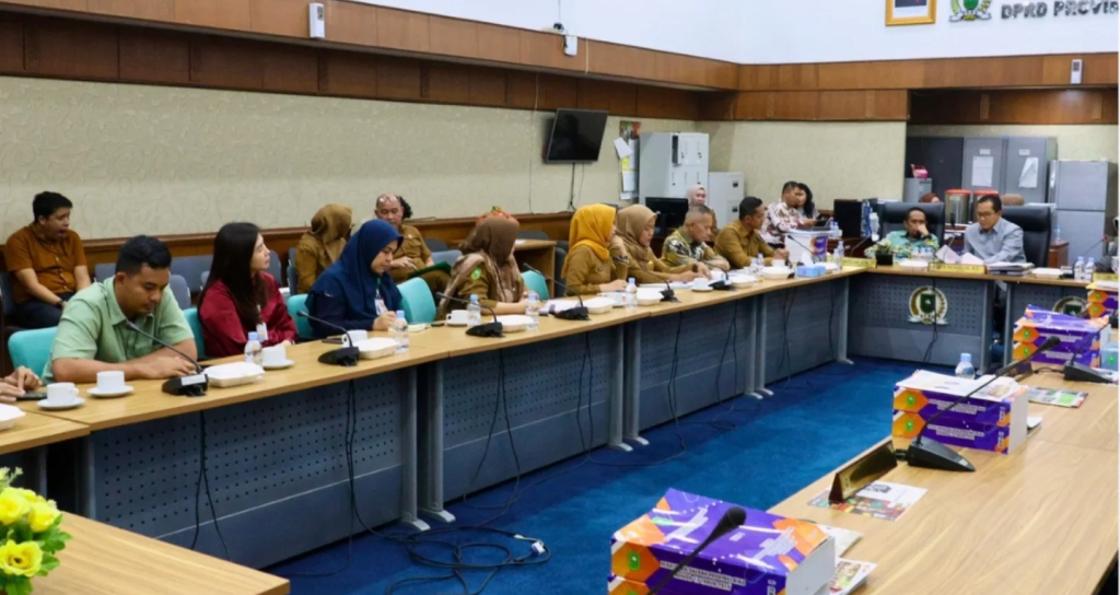 Komisi III DPRD Riau Gelar Rapat Kerja Bahas Perizinan Operasional Rumah Sakit dan Tantangan UHC