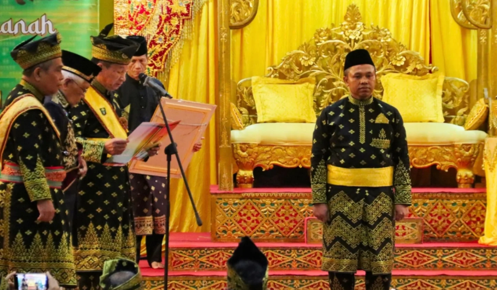 Pimpinan dan Anggota DPRD Riau Hadiri Penabalan Gelar Adat untuk Gubernur Riau