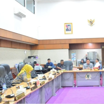 Komisi II DPRD Riau Gelar Rapat Kerja Bahas Harga dan Kesejahteraan Petani Kelapa di Wilayah Pesisir