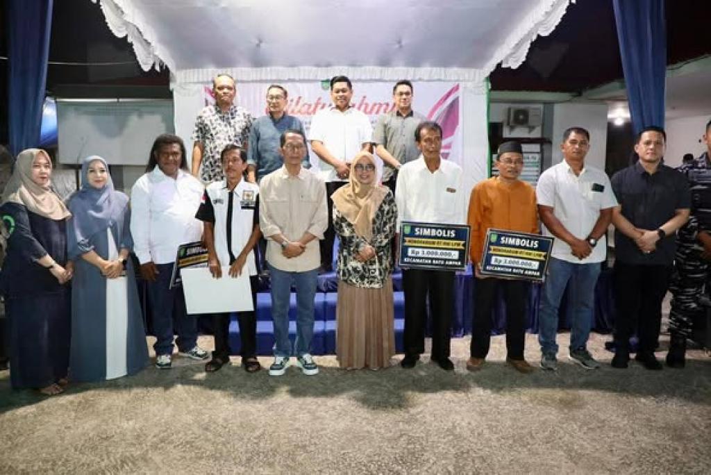 Silaturahmi di Batuampar, Amsakar Serahkan Insentif untuk RT/RW dan LPM
