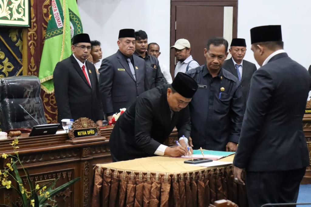 PAW DPRD Kota Dumai: Anhar Rizky Siregar Resmi Gantikan Ferdiansyah