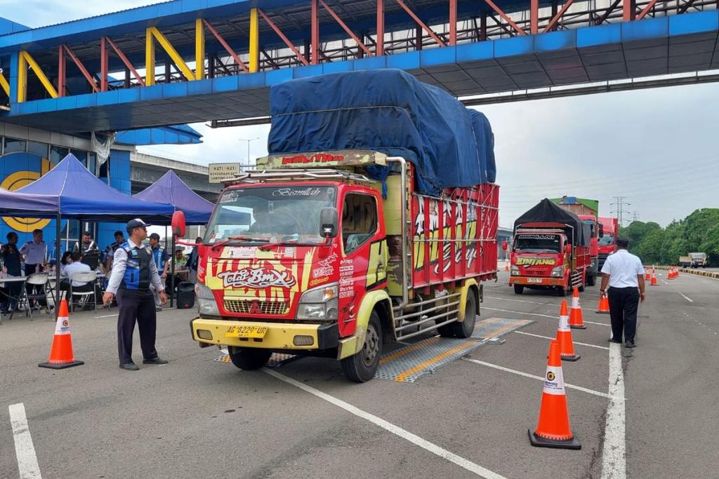 Cegah Jalan Rusak, DPRD Riau Dorong Pembatasan Truk Lewat Ranperda Perhubungan