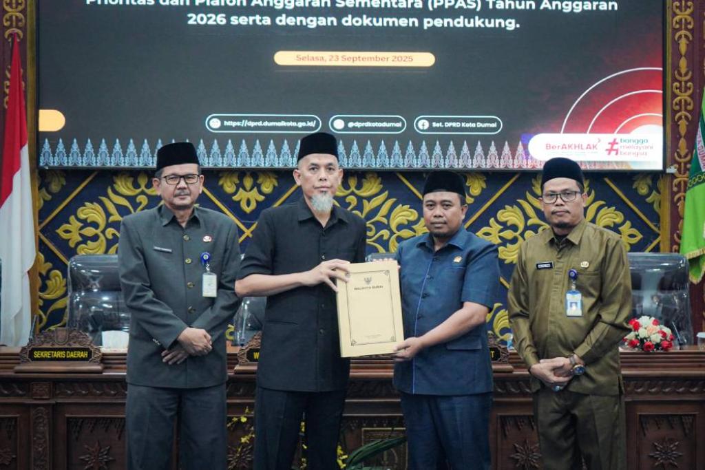 Wako Dumai Serahkan Dokumen KU-APBD dan PPAS TA 2026 dalam Rapat Paripurna DPRD