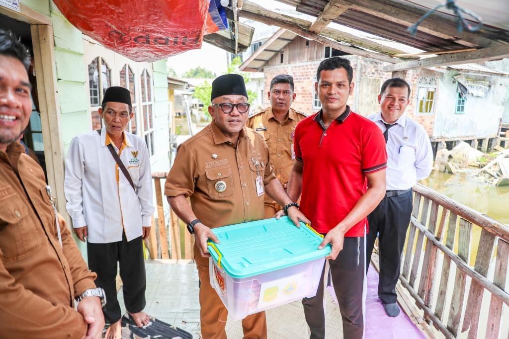 Puting Beliung Rusak Atap Rumah Warga Tanjungpinang, Wali Kota Turun Meninjau