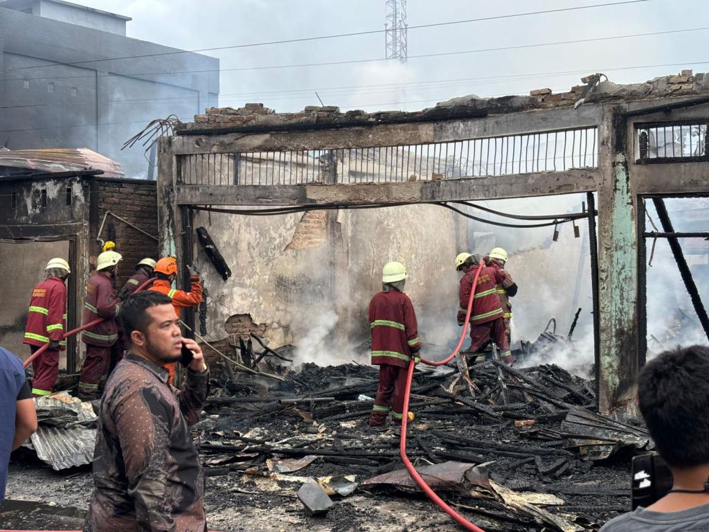 Lima Kios di Jalan Pepaya Pekanbaru Ludes Diamuk si Jago Merah